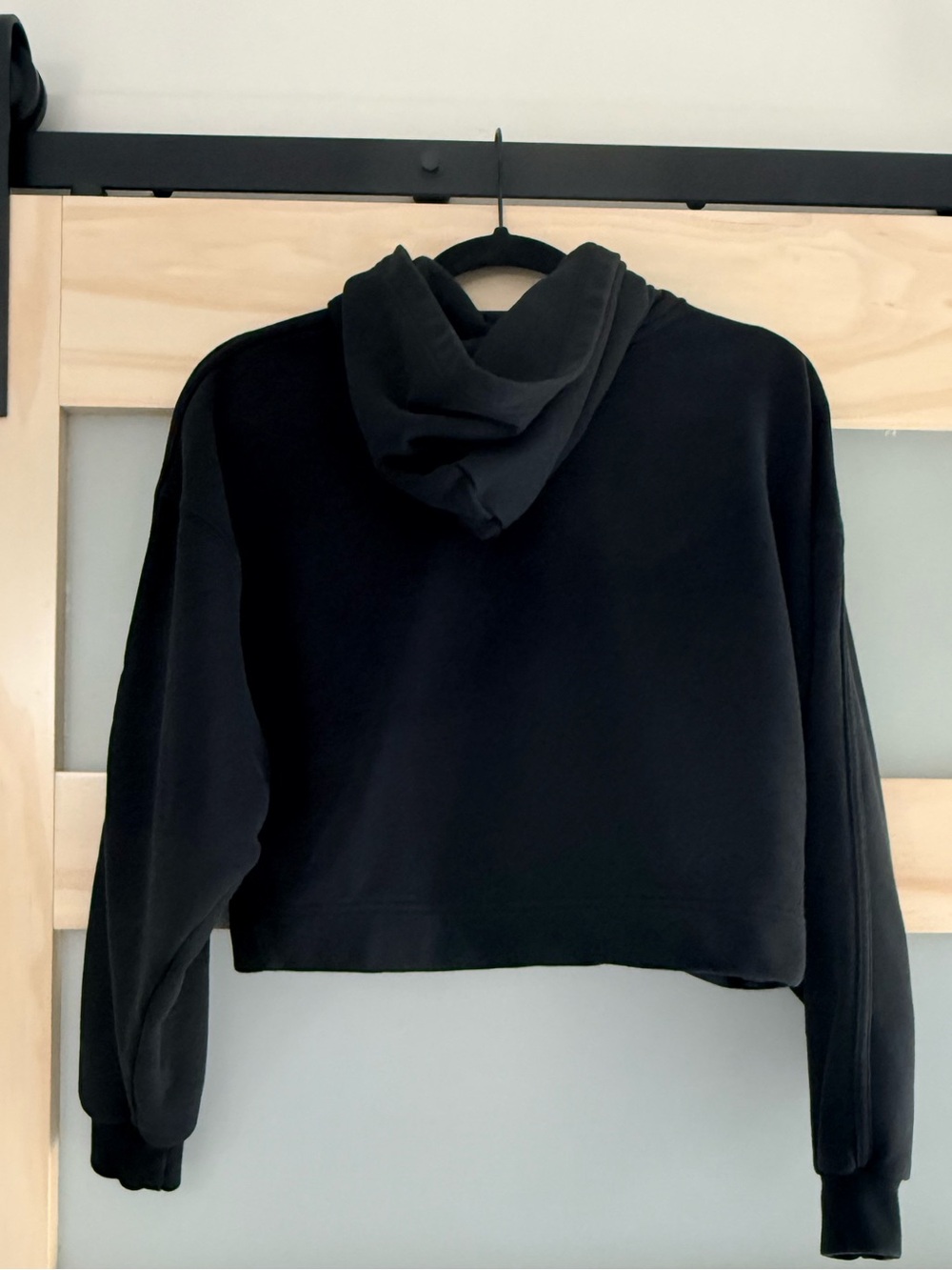 Vuori Black Cropped Pullover Hoodie Sweatshirt Size XS - Picture 2 of 2